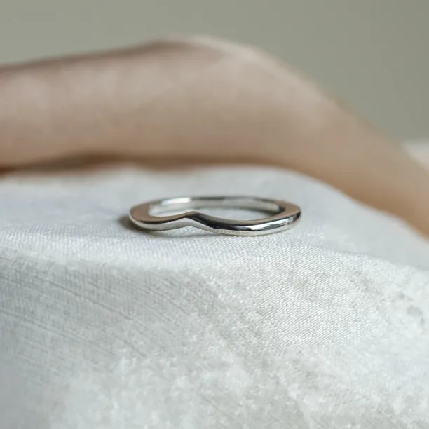 Minimalist curved wedding ring CATANIA Image