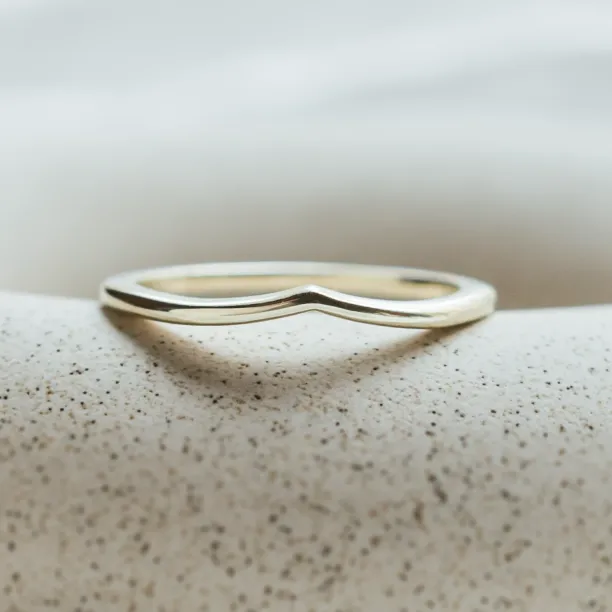 Minimalist curved wedding ring CATANIA Image