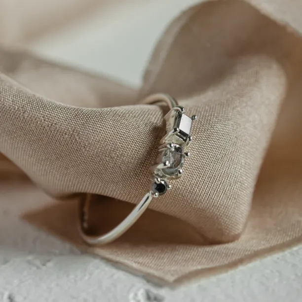 Unusual cluster ring with salt'n'pepper diamonds TRE CIME Image