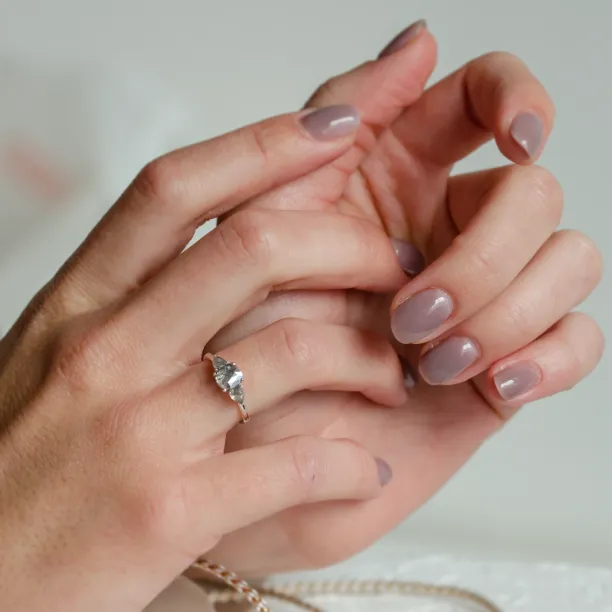 Unusual engagement ring with salt'n'pepper diamonds AURELIO Image