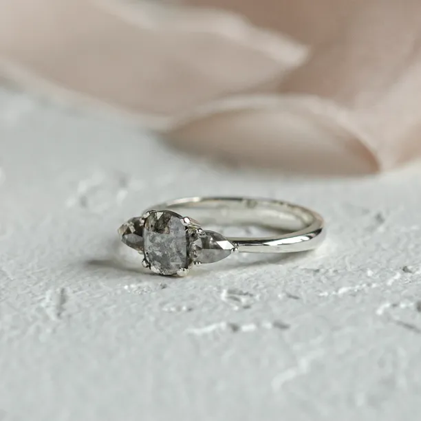 Unusual engagement ring with salt'n'pepper diamonds AURELIO Image