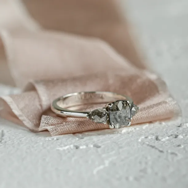 Unusual engagement ring with salt'n'pepper diamonds AURELIO Image