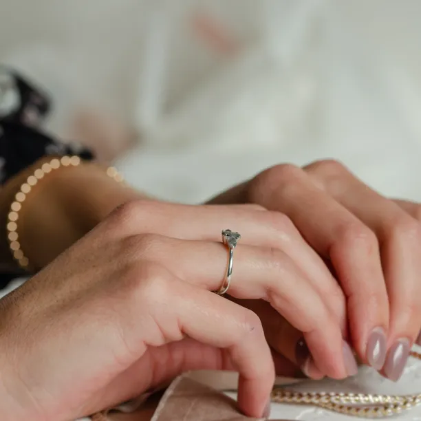 Unusual engagement ring with salt'n'pepper diamonds AURELIO Image