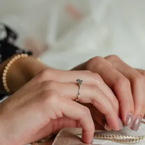 Unusual engagement ring with salt'n'pepper diamonds AURELIO Thumbnail