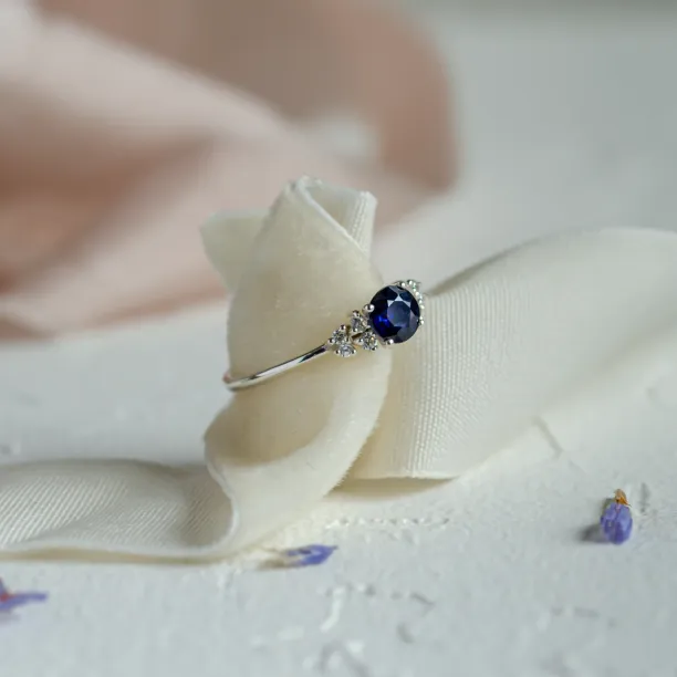 Engagement ring with sapphire and diamonds EDWARD Image
