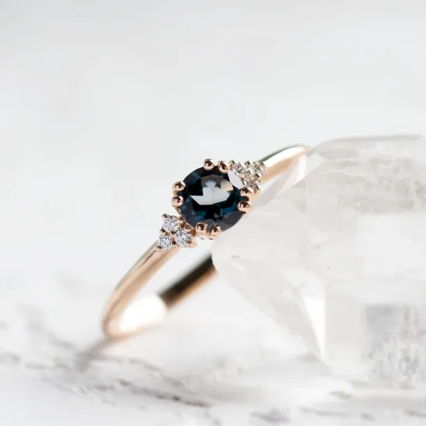 Engagement ring with topaz and diamonds MONELAND Image