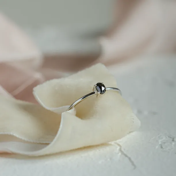 Decent salt'n'pepper diamond ring ORBITAL Image