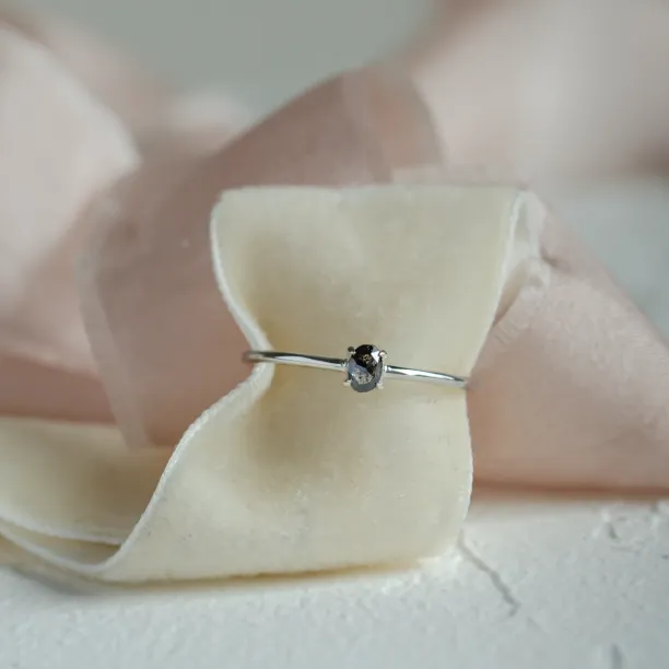 Decent salt'n'pepper diamond ring ORBITAL Image