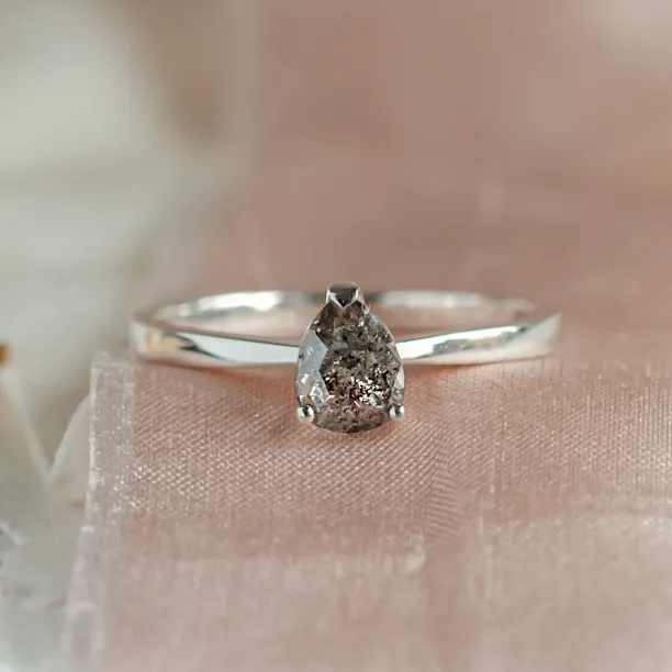 Engagement salt'n'pepper diamond ring CARMIA Image