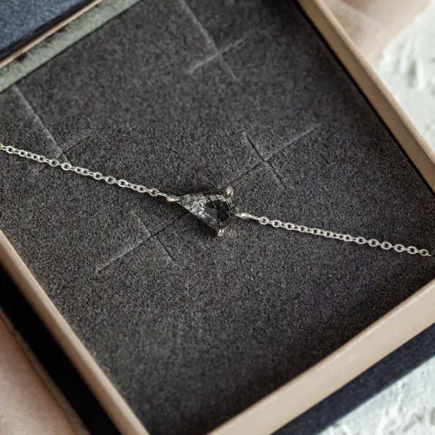 Gold bracelet with kite rutilated quartz POLLIS Image