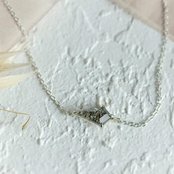 Gold bracelet with kite rutilated quartz POLLIS Image