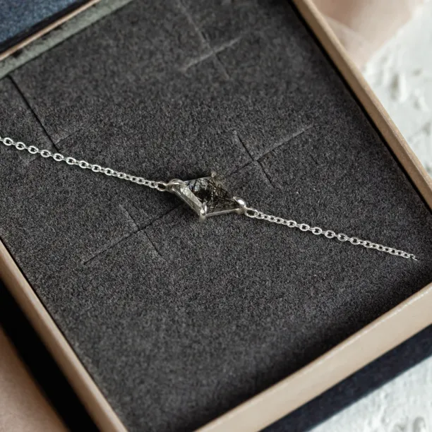 Gold bracelet with kite rutilated quartz POLLIS Image