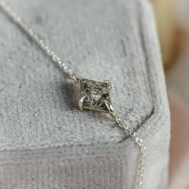 Gold bracelet with kite rutilated quartz POLLIS Image