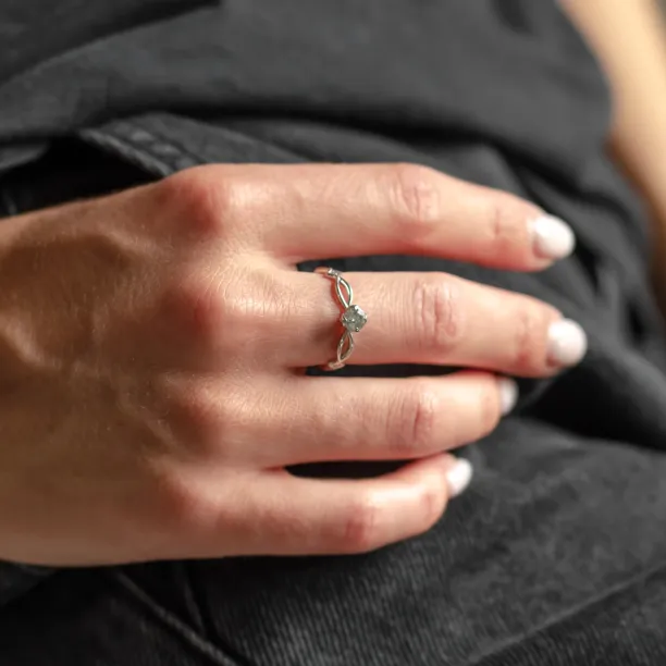 Entwined ring with salt and pepper diamond QUEENZ Image