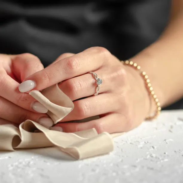 Entwined ring with salt and pepper diamond QUEENZ Image