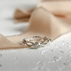 Entwined ring with salt and pepper diamond QUEENZ Thumbnail