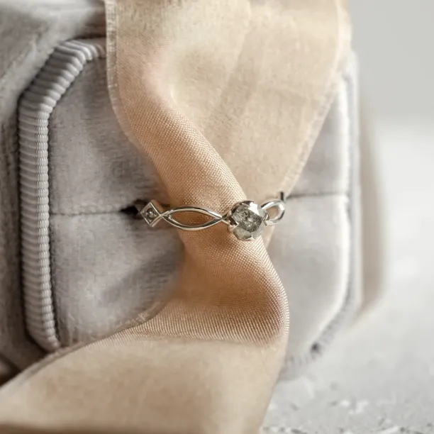 Entwined ring with salt and pepper diamond QUEENZ Image