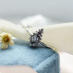 Cluster ring with salt'n'pepper diamond DOMO Thumbnail