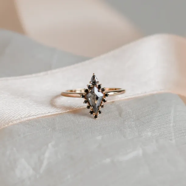 Original ring with salt'n'pepper diamond DOME Image