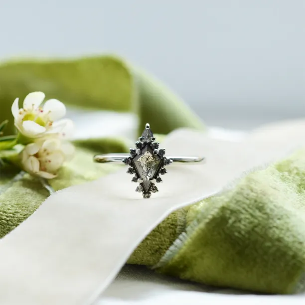 Original ring with salt'n'pepper diamond DOME Image