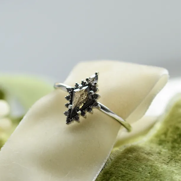 Original ring with salt'n'pepper diamond DOME Image