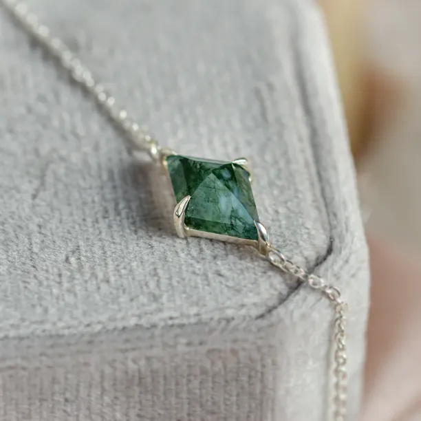 Gold bracelet with kite moss agate AVARI Image