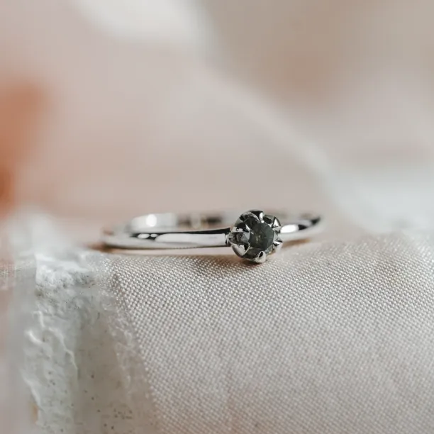 Soliter engagement ring with salt'n'pepper diamond GOTTARDO Image