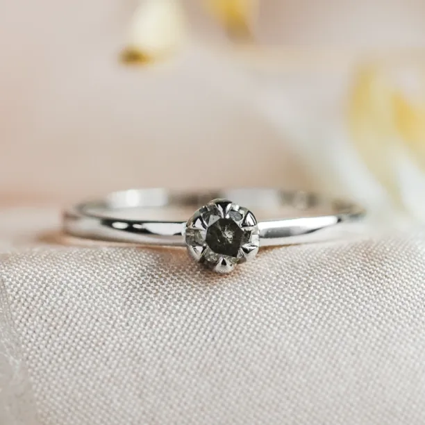 Soliter engagement ring with salt'n'pepper diamond GOTTARDO Image