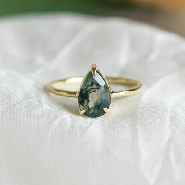 Minimalist engagement ring with moss agate FREYA Image