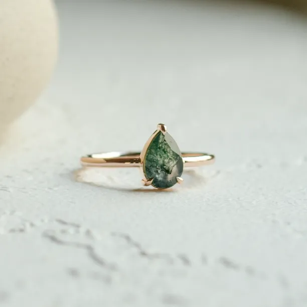 Minimalist engagement ring with moss agate FREYA Image