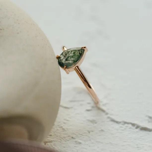 Minimalist engagement ring with moss agate FREYA Image