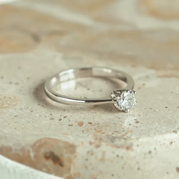 Classic engagement ring with lab-grown diamond STAMO Image
