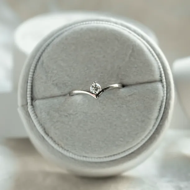 Original engagement ring with lab-grown diamond AMYA Image