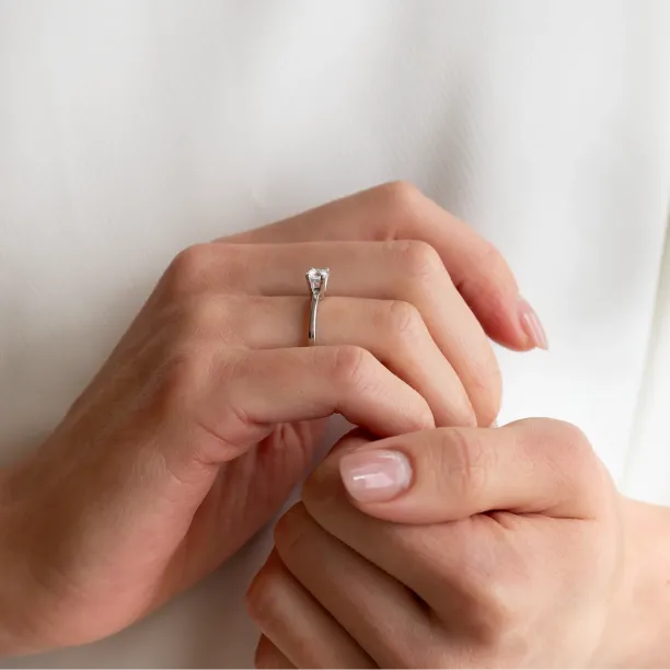 Classic engagement ring with lab-grown diamond SEMLA Image