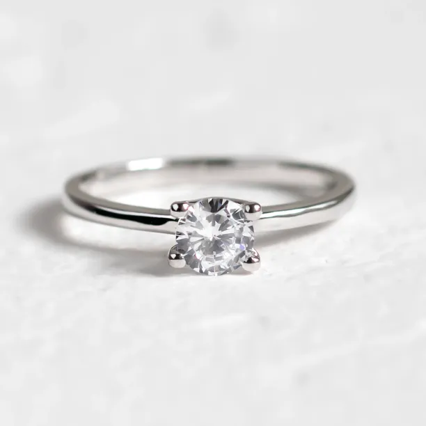 Classic engagement ring with lab-grown diamond SEMLA Image