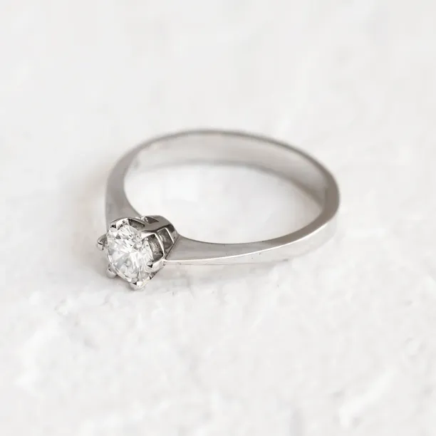Engagement ring with 0.5ct lab grown diamond FLOREA Image