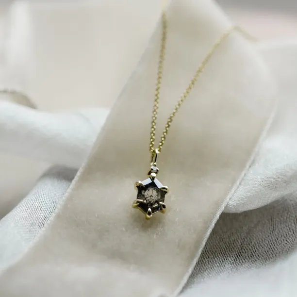 Gold necklace with hexagon salt'n'pepper diamond VANESSA Image