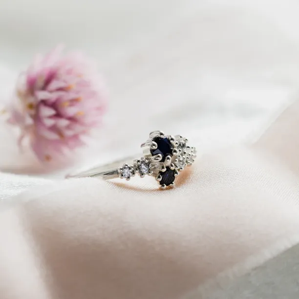 Gold cluster ring with sapphires and diamonds NAUTICA Image