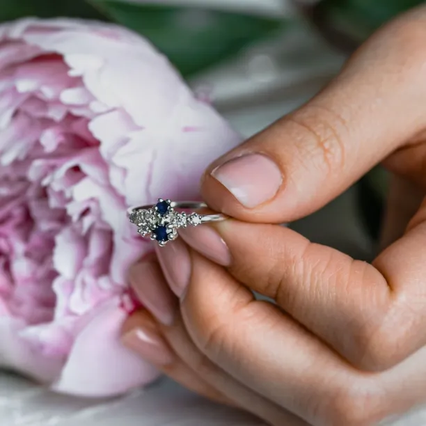 Gold cluster ring with sapphires and diamonds NAUTICA Image