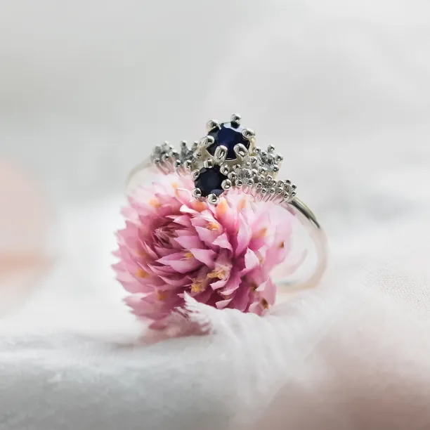 Gold cluster ring with sapphires and diamonds NAUTICA Image