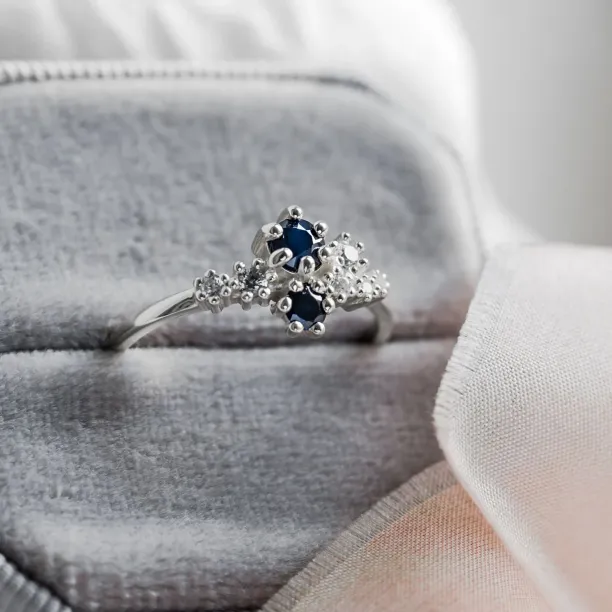 Gold cluster ring with sapphires and diamonds NAUTICA Image