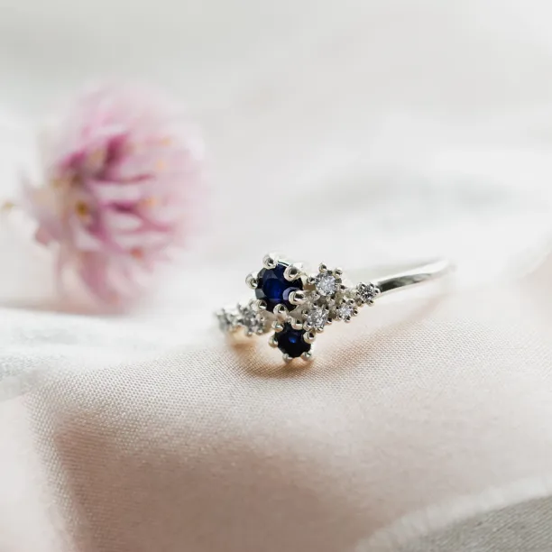 Gold cluster ring with sapphires and diamonds NAUTICA Image
