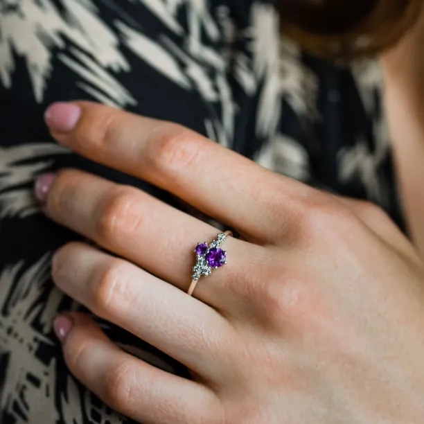 Gold cluster ring with amethyst and diamonds BERRY Image