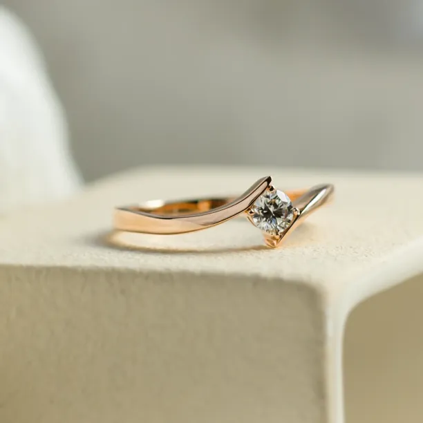 Gold engagement ring with lab-grown diamond GRESIA Image