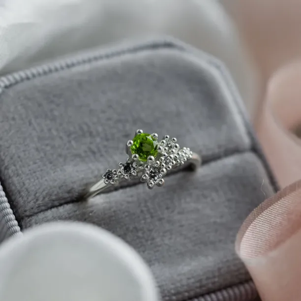 Cluster ring with peridot and diamonds GOOSEBERRY Image