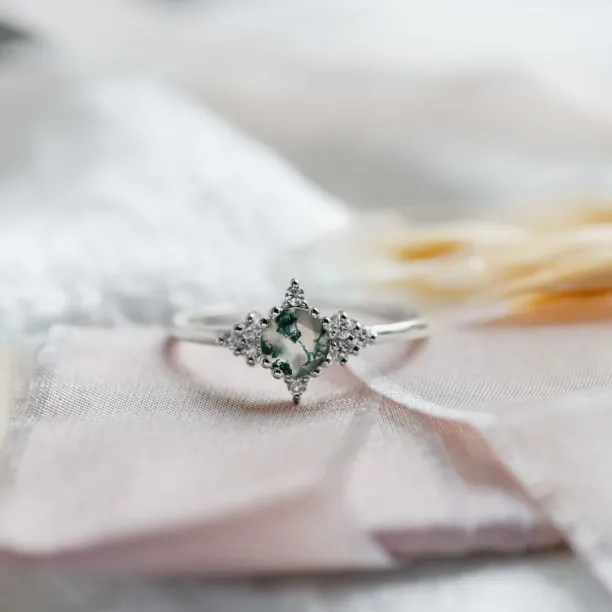 Moss agate in gold ring with diamonds ALBEROBELLO Image