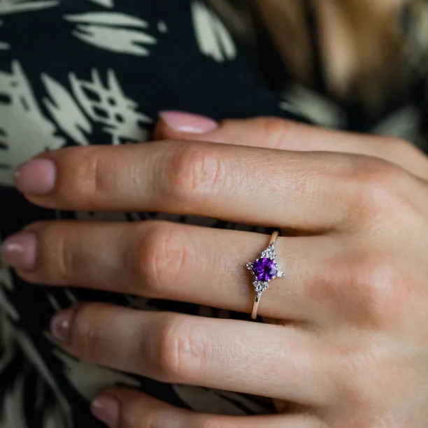 Engagement ring with amethyst and diamonds ALBINEA Image