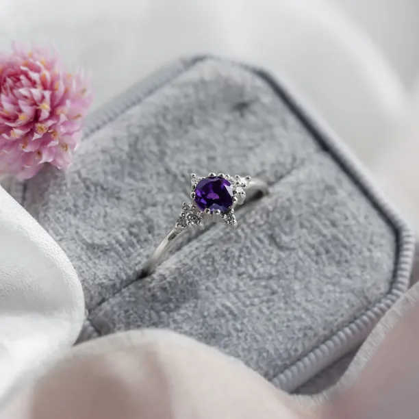 Engagement ring with amethyst and diamonds ALBINEA Image