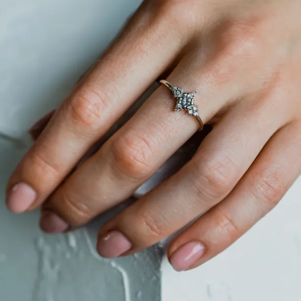 Unusual gold ring with salt'n'pepper diamonds ORION Image