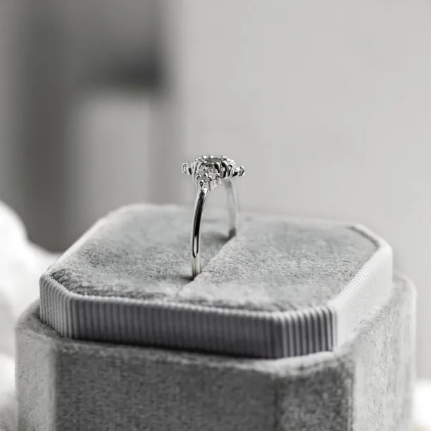 Unusual gold ring with salt'n'pepper diamonds ORION Image